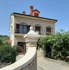 Strandhaus Roko, Preko